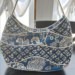 VERA BRADLEY “BLUE LAGOON”Shoulder bag - Blue & White Floral